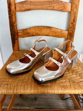 NWT Metallic Silver Mary Jane Block Heel Slingback Pumps